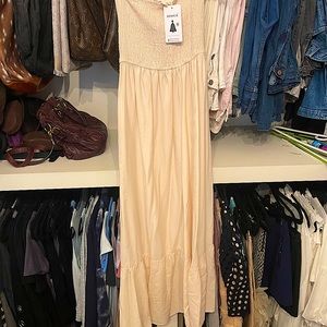 NWT Zesica cream maxi dress